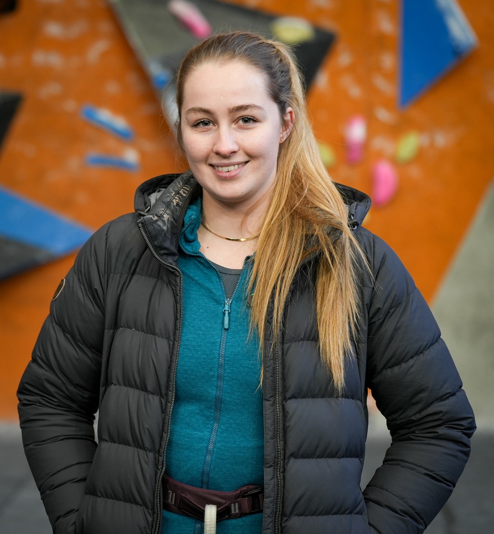 Inspirational Climbing Coach, Hannah Smith, receives prestigious Mountain Award at Fort William Mountain Festival